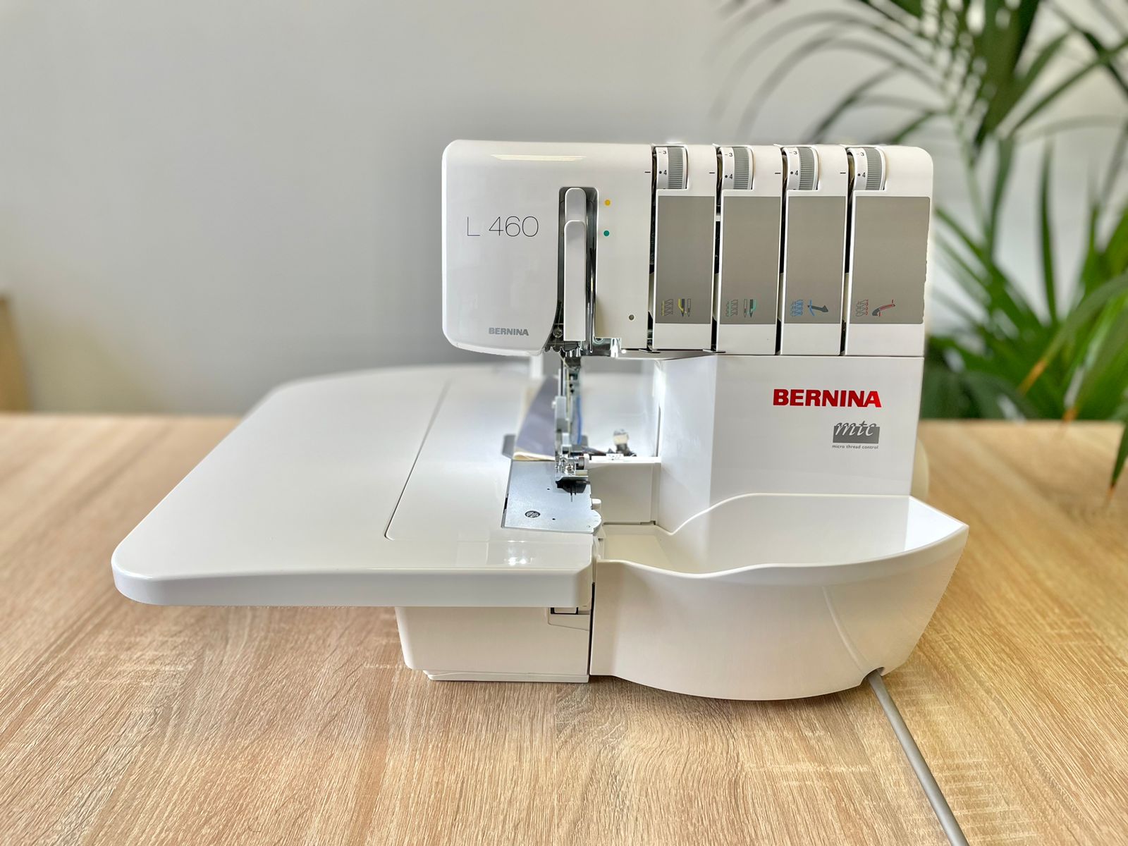 Оверлок Bernina L460 | ШВЕЙБЕРИ