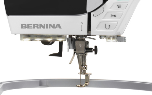  Швейно-вышивальная машина Bernina B590 фото фото 3